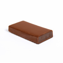 BIO-Milchschokolade gefüllt mit Marillenbrand-Ganache