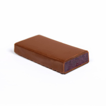 BIO-Milchschokolade gefüllt mit 70% Heidelbeer-Ganache